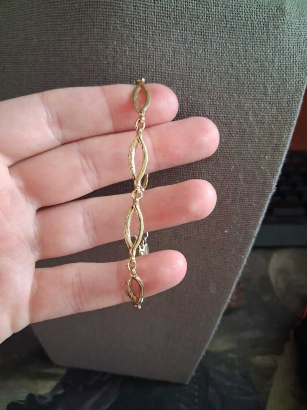 7 inch Sarah Coventry bracelet